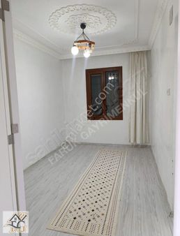 Oğuzeli Gürsu 1000m2 Tek Tapu Havuzlu 2+1 Bağevi