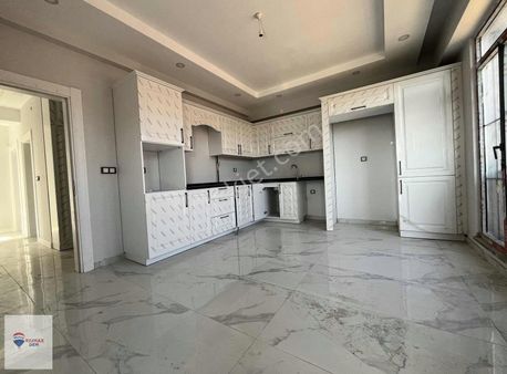 Remax Dem'den Bahçelievler De Geniş Ferah 2+1 Kiralık Daire