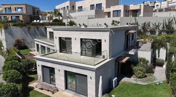 Bodrum Mavi Arya Projesin'de Satılık Manzaralı 2+1 Residance