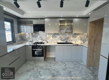 İnönü Caddesi Üzeri Hatayda 2+1 120 M2 Deniz Manzaralı Tadilatlı