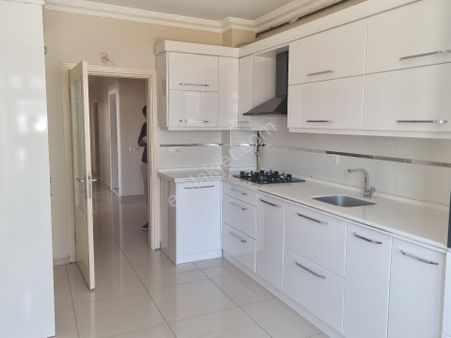 Kemalöz Mahallesinde Kapalı Pazara Yakın Ara Kat Satılık Daire