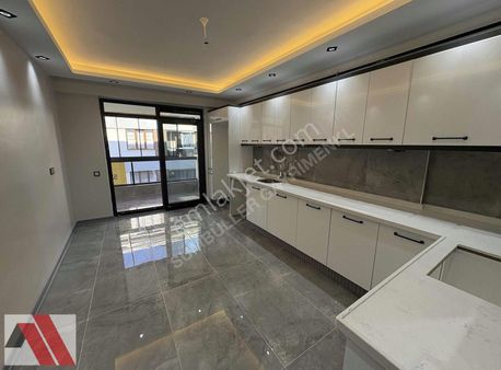 Sümbüller'den Ö. Garajlı Arakat Köşe Başı Ultra Lüx 3+1 Daire