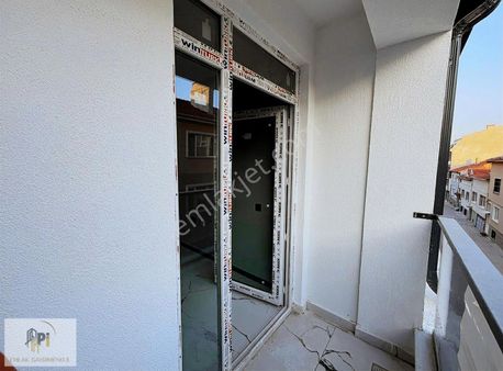 Pi Gayrımenkul'den Şirintepede 2+0 Ara Kat Daire!