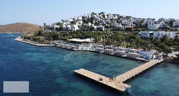 Yarı Fiyatına ! Denize Sıfır Sitede Müstakil Villa