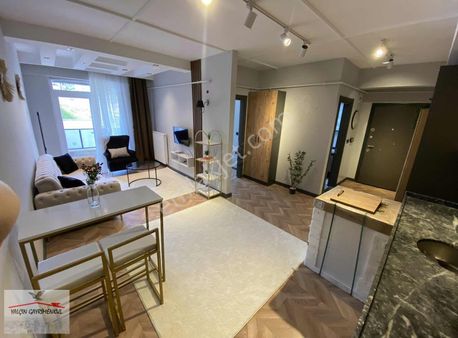 Körfez'de Tramvaya Çok Yakın Eşyalı Satılık 1+1 Geniş Lüks Daire