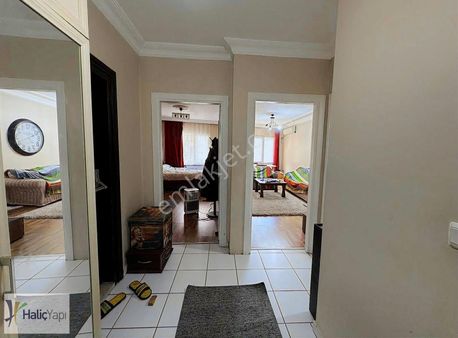 Metrobüse Yakın Kocaman 2+1 İskanlı Şahane Boş Daire