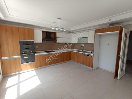 Türkmenbaşı Bulvarında Yüzme Havuzlu Güvenlikli Sosyal Yaşam Alanlı 4+1 Lüks Daire