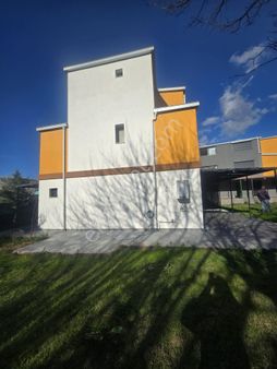 Güzelçamlı'da Köşe Konumlu Bahçeli 3+1 Villa