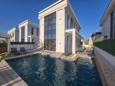 Çamlık Mahallesi’nde Huzurlu Yaşam Sunan Müstakil Satılık Villa