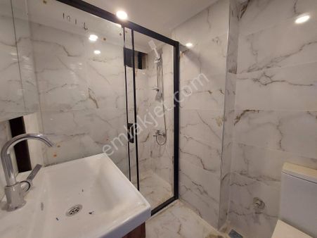 Ovaakça’da Satılık Sıfır 2+1 Daire – Asansörlü & Kapalı Otoparklı