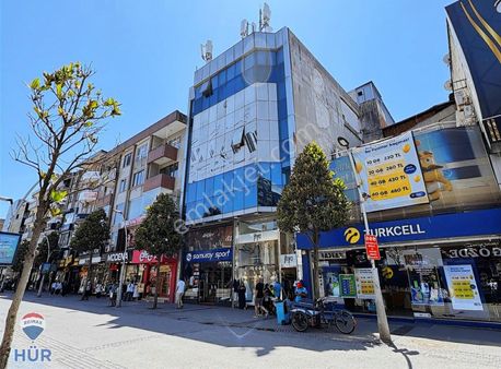 Re/max Hürden Çark Caddesi'nin Kalbinde Prestijli Kiralık Ofis