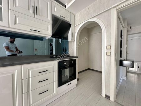 Kuzenler Emlak’tan Satı Öztürk Okuluna Yakın 3+1 1.kat Yapılı Daire