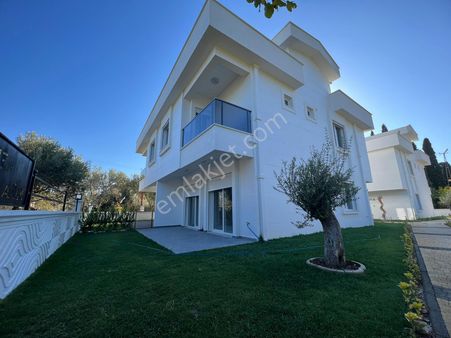 ✅✅alçınar Emlaktan Ultra Lüks Giyinme Odalı Bahçeli 5+1 Villa✅✅