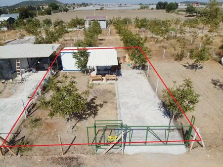 Değirmendere'de 240m2 Bahçe İçinde Konteyner Evi Olan Elektrik Ve Su Alt Yapısı Hazır Satılık Bahçe
