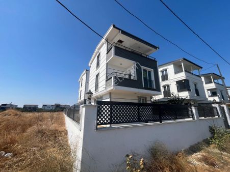 Ata Gayrimenkul'den Tam Müstakil 4+1 Peyzajlı Manzaralı Villa