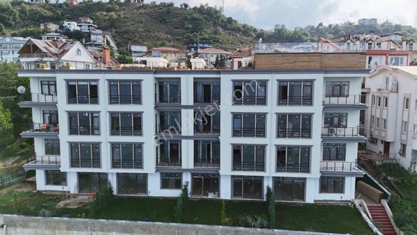 Altın Emlak Giresun'dan Balkonu Denize Açılan/denize Sıfır Kiralık Havuzlu Ayvasılyalı Rezidansları