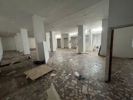 Yenibosna Sanayi Caddesinde 400m2 Kiralık Depo