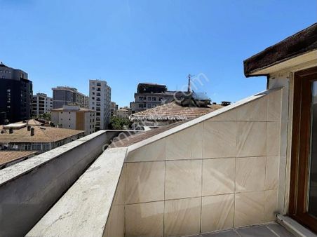 Sahrayıcedit'te 3+2 Satılık Dubleks Ferah, Benzersiz İskanlı Daire