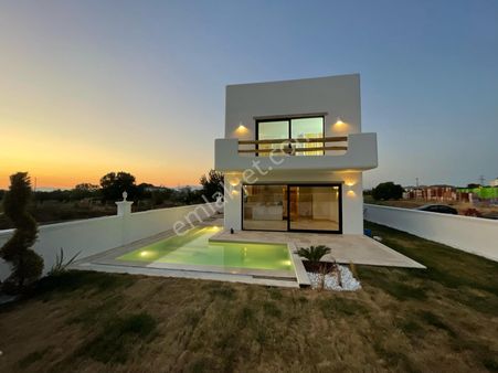Gömeç’te Satılık Doğa İle İç İçe, Modern Ve Özgün Mimariye Sahip Villa