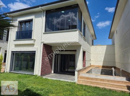 Arya'dan Şık Tasarımlı Geniş Büyük 4+1 Müstakil Havuzlu Villa