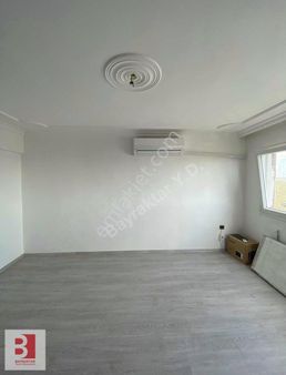 Bornova Evka 4te , Komple Yenilenmiş, Site İçi Satılık Daire!