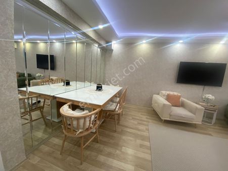 Barış'tan Tepeüstü Meydanda Bahçeli Geniş Kapalı Otoparklı Daire