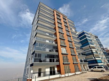 3+1 6.kat Sıfır Site İçerisinde Cad Yakını Cam Balkon K.otopark