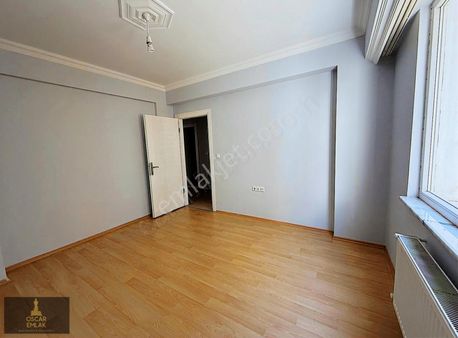 Oscar'dan Gaffar Okkan Caddesi Yakını Ara Kat Balkonlu 2+1