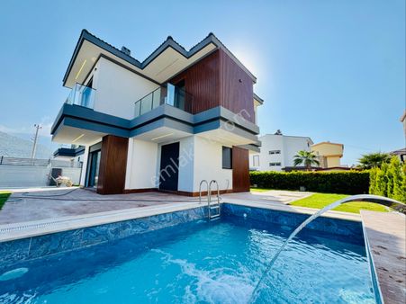 Kuşadası Güzelçamlı’da 300m2 Arsa İçinde 3+1 Müstakil Villa