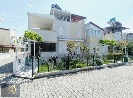 Kuşadası Davutlar'da Aykuştur Pazarı Mevkinde Satılık 3+1 Yazlık