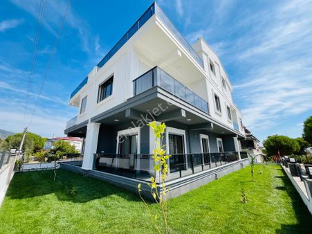 Altınoluk İlkbahar'dan Denize 350m Mesafede Bahçeli Sıfır Lüx 2+1 Daire