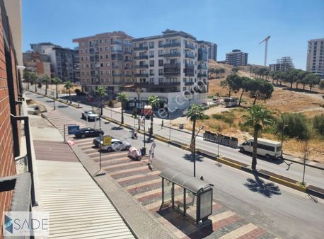 Sadeden Havuzlu Sitede Köşe Konumlu Arakat Ebeveyn Banyolu 2+1