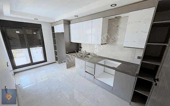 Tramvaya Yakın Havuzlu Katta Ayrı Mutfak 2+1!!