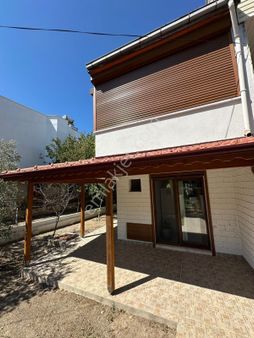 Sarımsaklı’da 2+1 Yapışık Villa • 100 M² • Ful Eşyalı • Su Deposu + Güneş Enerjisi