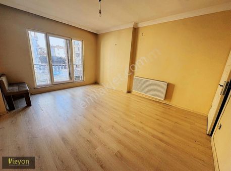 Site İçerisinde Havuz Cepheli Çok Geniş 1+1 Balkonlu Daire