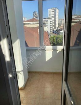 Ümraniye Çakmak Mah Temiz Yabancı Ailede Olur Ulaşım Anlamında Sorunu Olmayan 2+1kiralik Daire