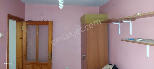 İzmir Karabaglar Esentepe Sosyal Konutlarında Satılık 2+1 Daire.