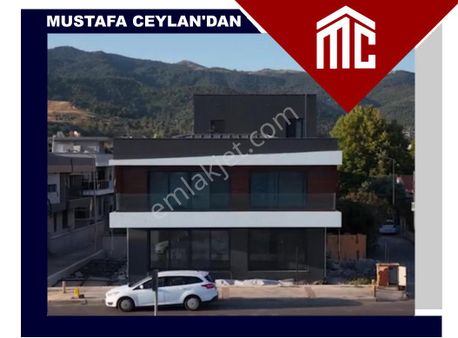İzmir Güzelbahçe Maltepe’de Denize Sıfır | Asansörlü | Akıllı Ev | Ultra Lüks Yalı Villası