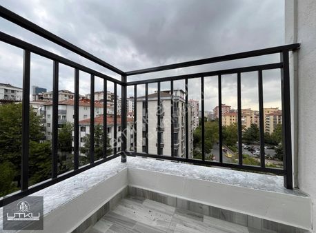 Utkudan Kozzy'e Yakın Balkonlu Sıfır Binada Satılık 2+1 Daire