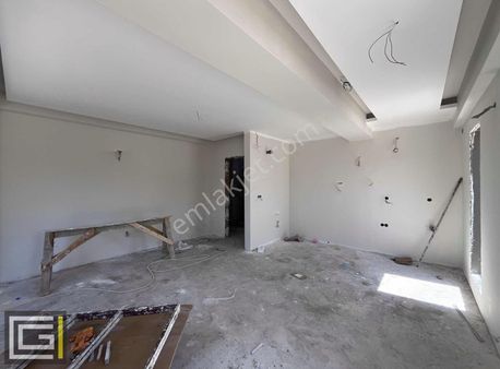 Tuzla Mahallesi'nde Asansörlü Köşe Konum Geniş 3+1 Çatı Dubleks