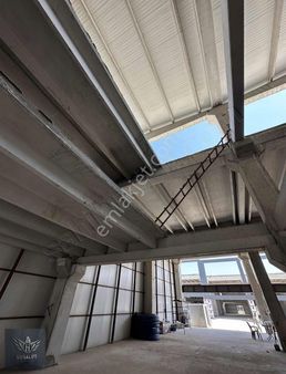 Yeni Mobilyacılar Sitesinde Satılık Üç Katlı Teraslı