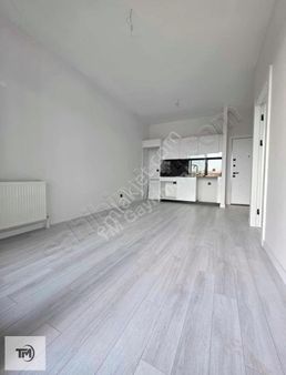 Üniversite Yakını Havuzlu Sitede Satılık 1+1 Lüx Daire