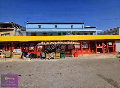 Yenifoça'nın Kalbinde Dükkan Ve Meskenden Oluşan Satılık Bina