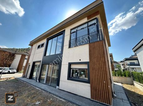 Eğribucak 15 Temmuz Bulvarı Üzeri Kasseria 2 De Satılık Villa