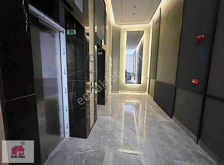 Secret House'dan Tabela Değeri Yüksek Metrobüs Önü Ofis & Konut
