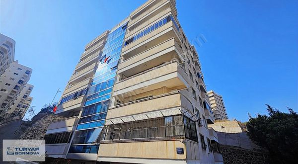 Körfez Mahallesinde Deniz Manzaralı Geniş Köşe Satılık 3+1 Daire