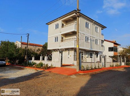 Marmara Ereğlisi'nde Müstakil Bahçeli, Deniz Manzaralı 4+1 Villa