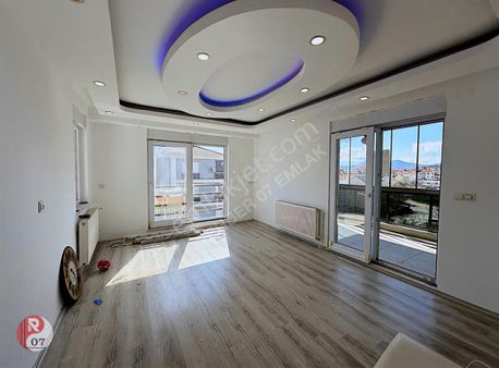 Antalya Korkuteli Aşağıpazar Mahallesi'nde Satılık 2+1 Köşedaire