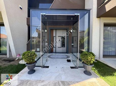 Emkogsd'den Müstakil Köşe 6+1denize Yürüme Mesafesinde Emsalsiz