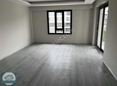 Uşak Merkez Kemalöz Mahallesinde Satılık 3+1 Daire